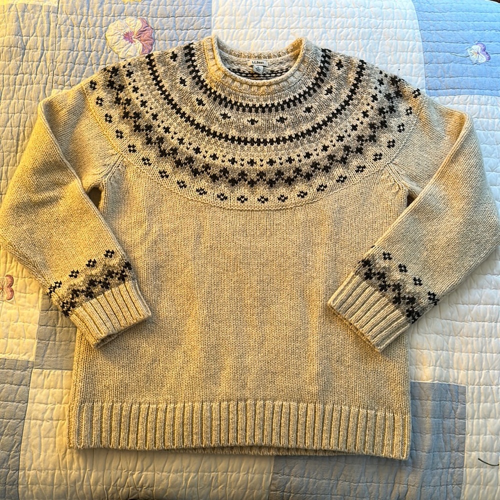 Size Large L.L. Bean 100% wool sweater